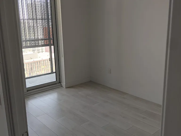 8 Eglinton Ave E #1410 — Photo 6