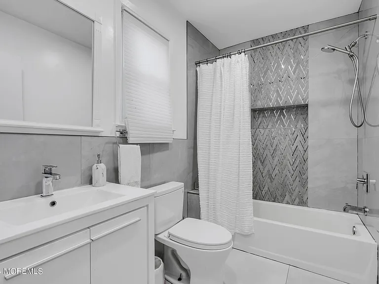 325 Roosevelt Ave — Photo 21