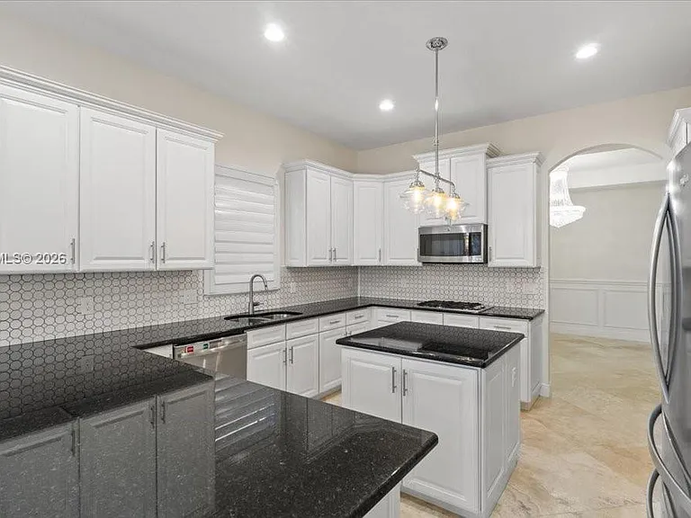 8610 Lakeside Bnd — Photo 6