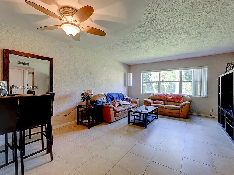610 SE 2nd Ave #L8 — Photo 4