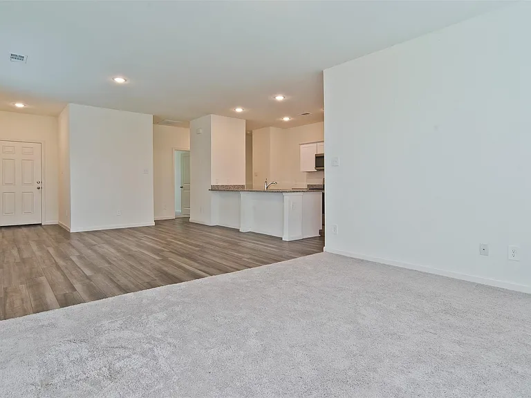 1637 Shadow Hawk Dr — Photo 3