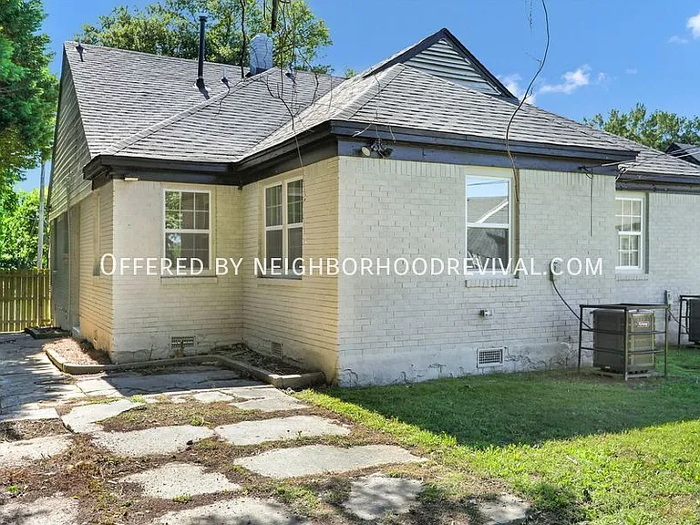 77 N Greer St — Photo 20