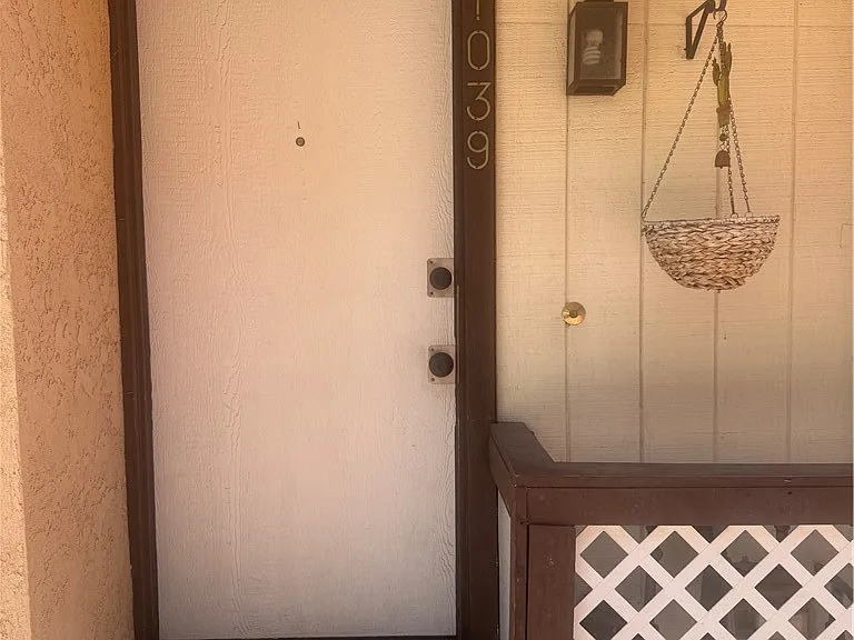 1039 Mount Olive Dr — Photo 2