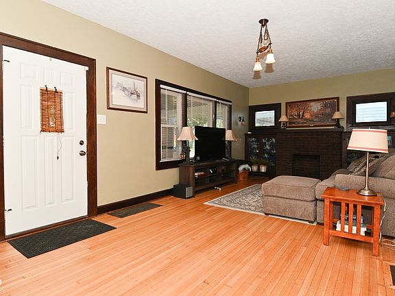 2nd image of 611 Wallace Ave