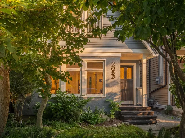 2053 Charles St, Vancouver, BC V5L 2V1