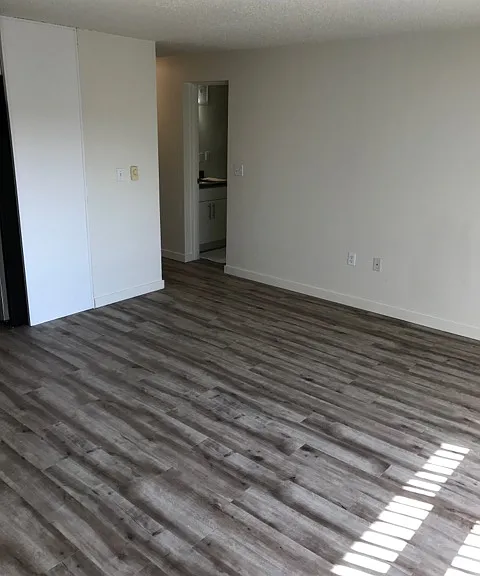 Effortless Living Near the Alaska Junction The Webster Apartments — Photo 19