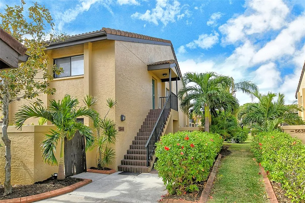 3 bed, 2.0 bath, 1530 sqft, $1,990 — Photo 2