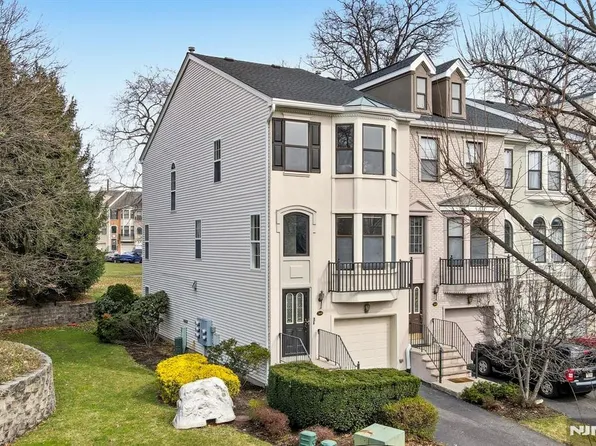 349 Wilshire Dr #3050, Nutley, NJ 07110