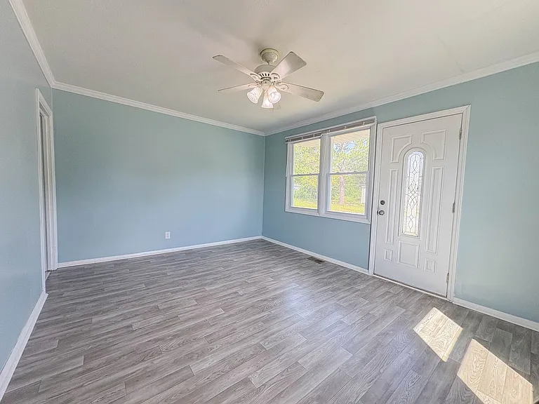 1919 Half Moon Cir — Photo 4