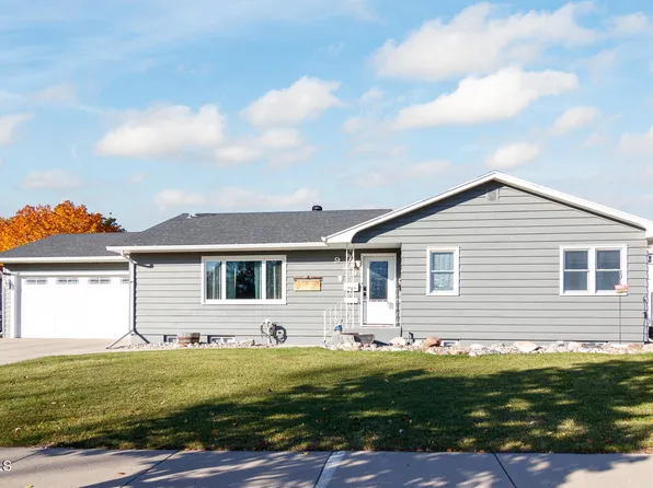929 6th Ave NE, Valley City, ND 58072