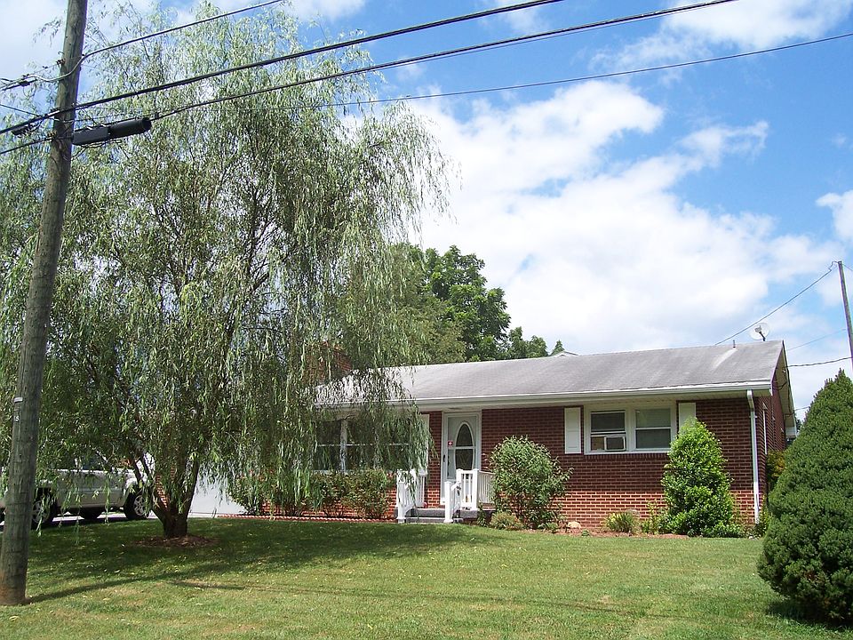1st image of 2128 Dressler Dr