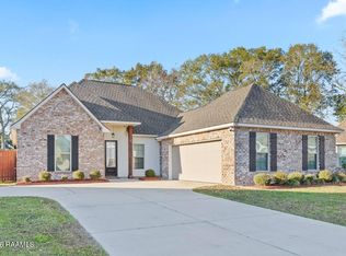 102 Preston Rose Ln, Youngsville, LA 70592
