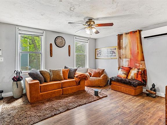 4th image of 48 Calais St