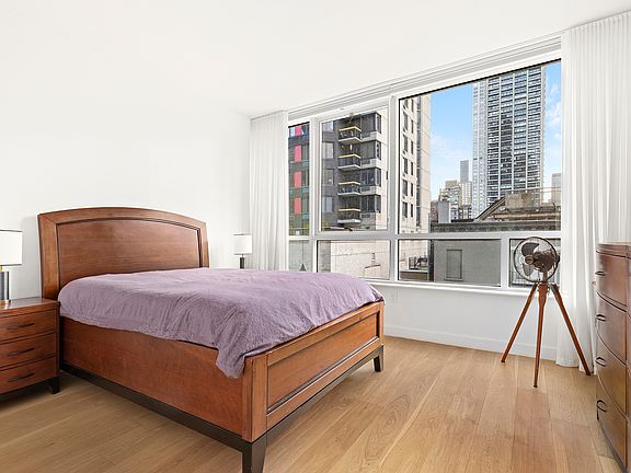 3rd image of 301 E 61st St APT 4B