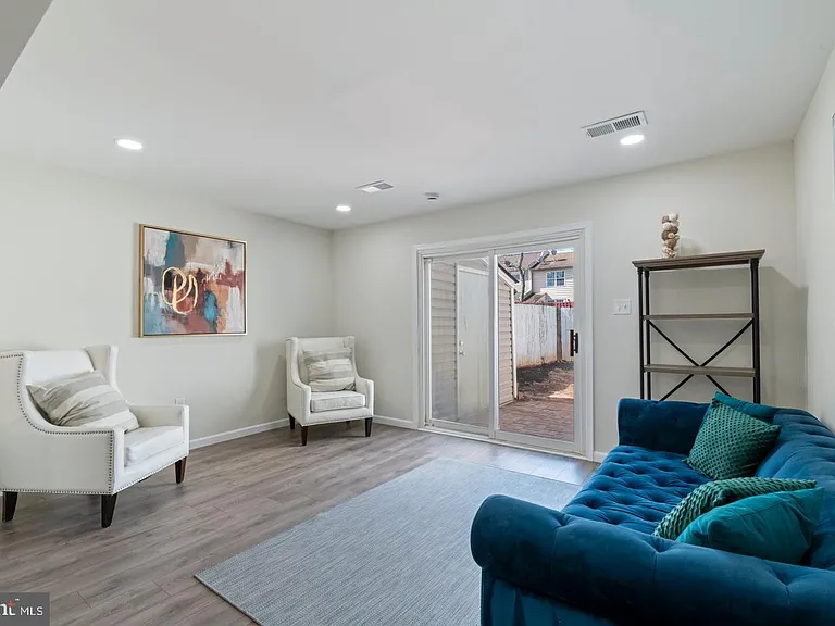 7616 Somerset Ln — Photo 5