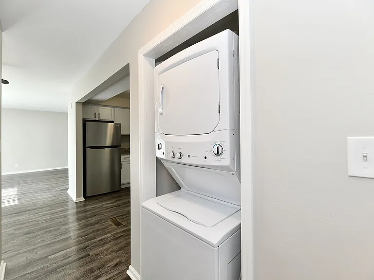 Park Lane Apartments — Photo 16