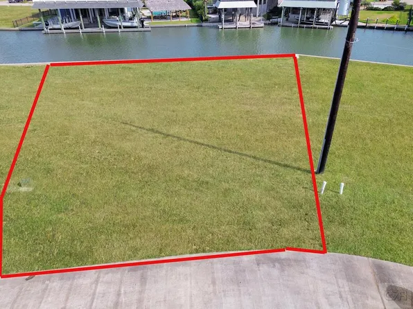 502 Neptune Cir, Tiki Island, TX 77554