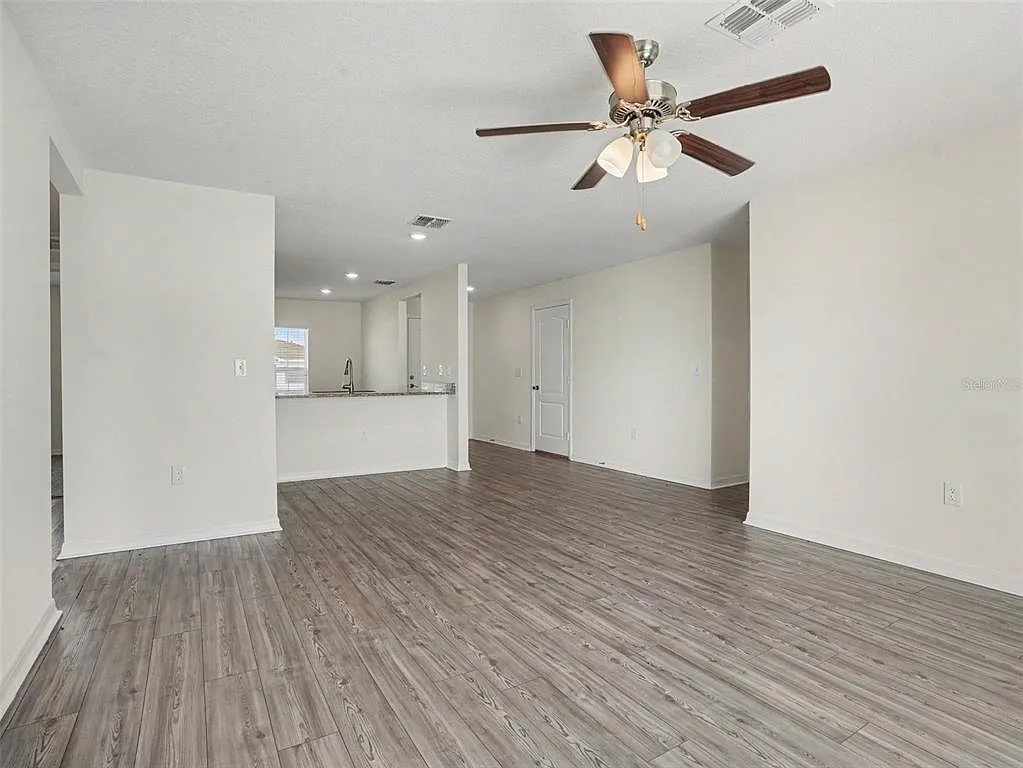 3 bed, 2.0 bath, 1244 sqft, $1,600 — Photo 3