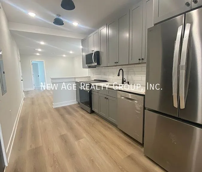 4140 Parrish St #3 — Photo 2