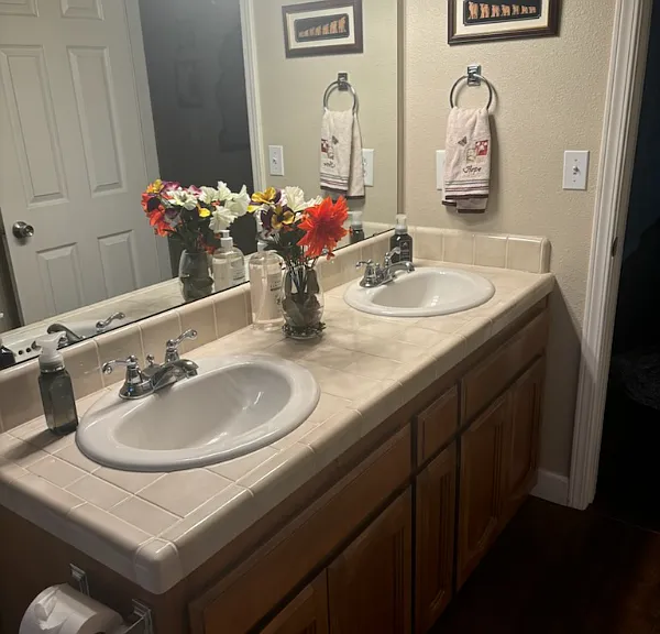 4115 W Regency Ave — Photo 2