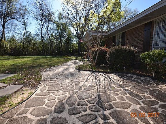 3rd image of 140 Lina Dr