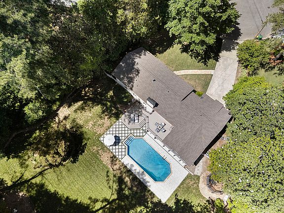 5th image of 4470 Chatworth Ct NE