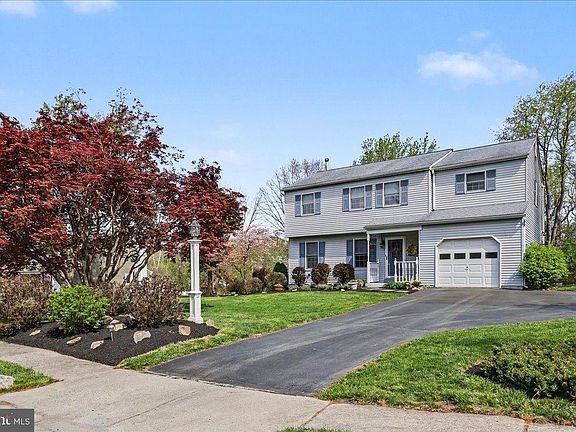 3rd image of 118 Carrie Ln