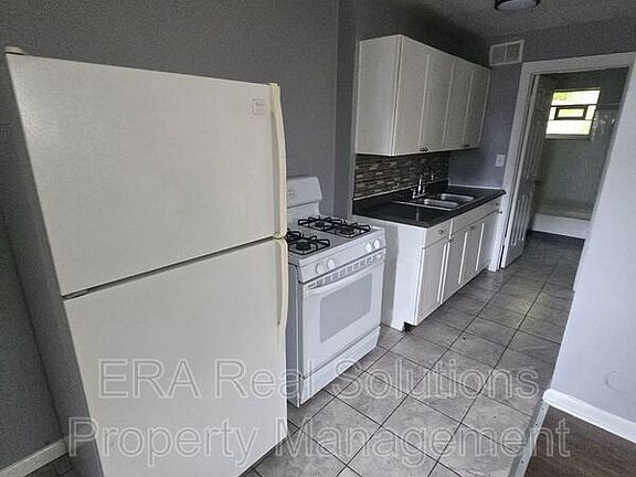 4th image of 2958 Sullivant Ave Unit E