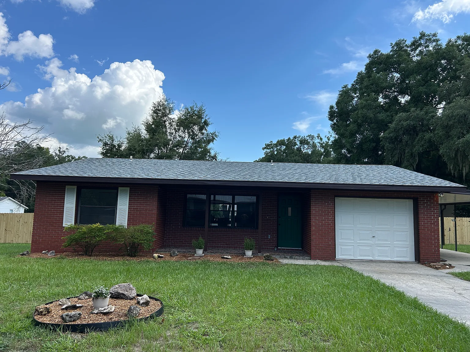 3 bed, 1422 sqft, $2,300 — Photo 1