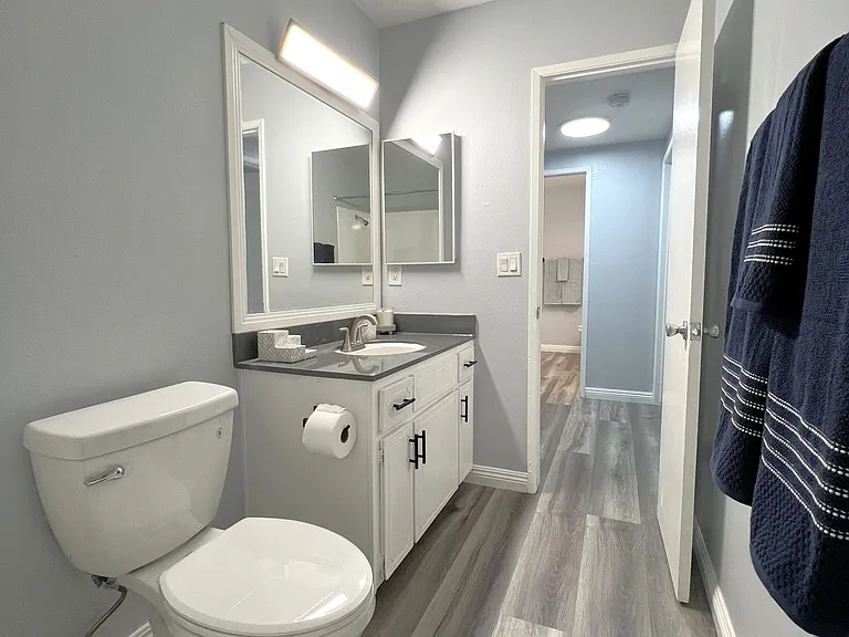 Vista Hills Apartments — Photo 8