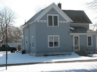 512 Bush St, Lakefield, MN 56150