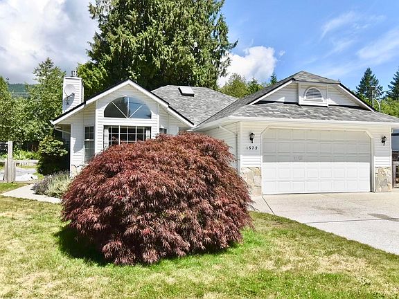 2nd image of 1572 Larchberry Way