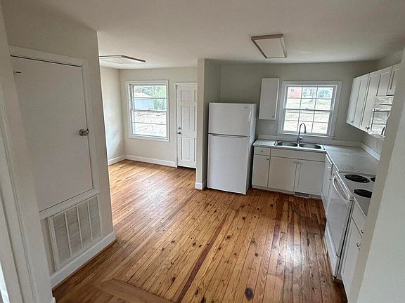 2nd image of 2736 Layden St