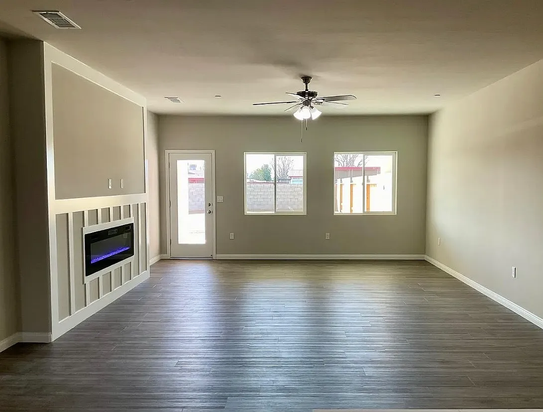 4 bed, 1883 sqft, $2,800 — Photo 2