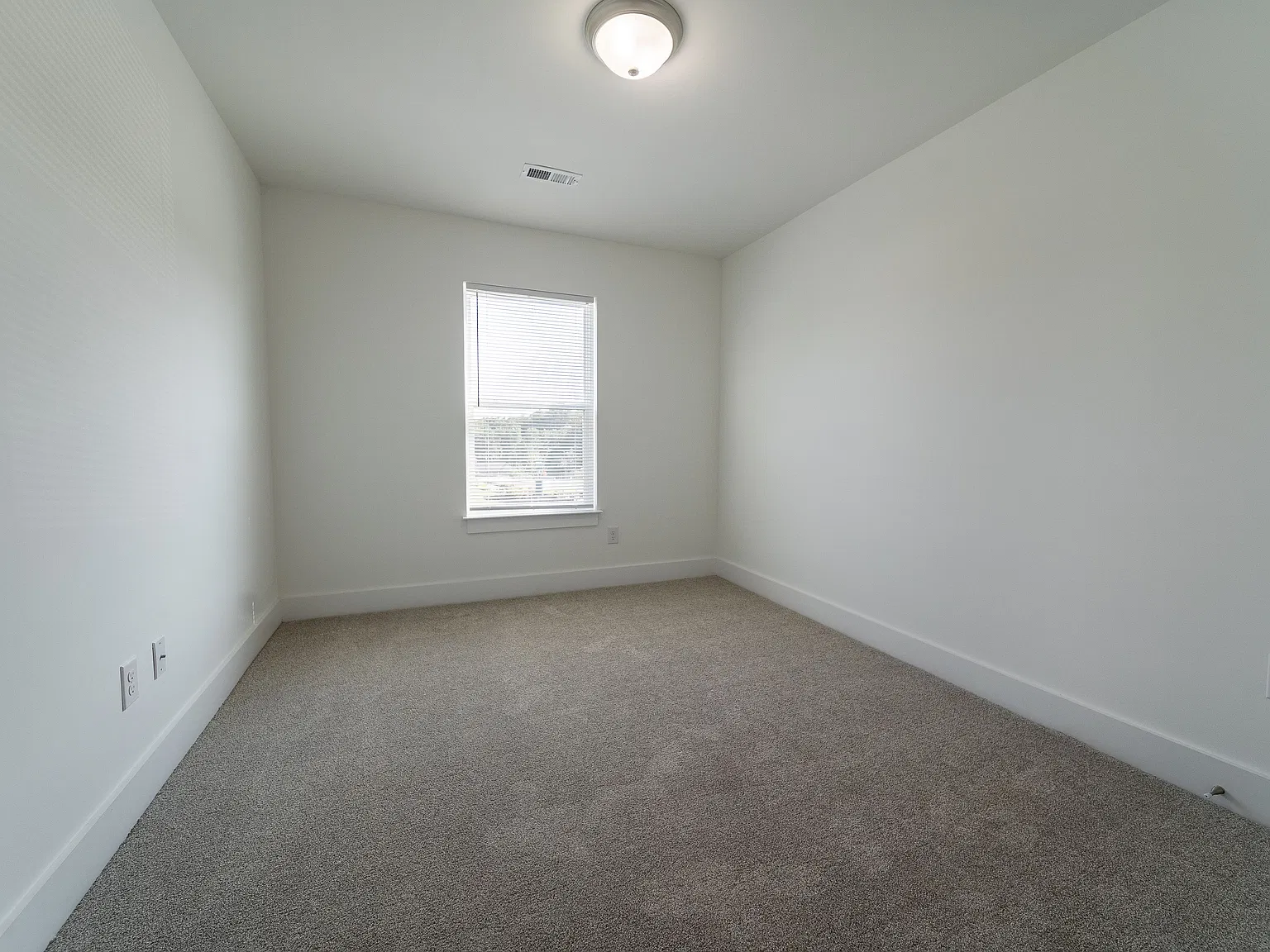 3 bed, 1217 sqft, $1,545 — Photo 4