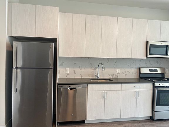 2nd image of 475 William St Unit 409