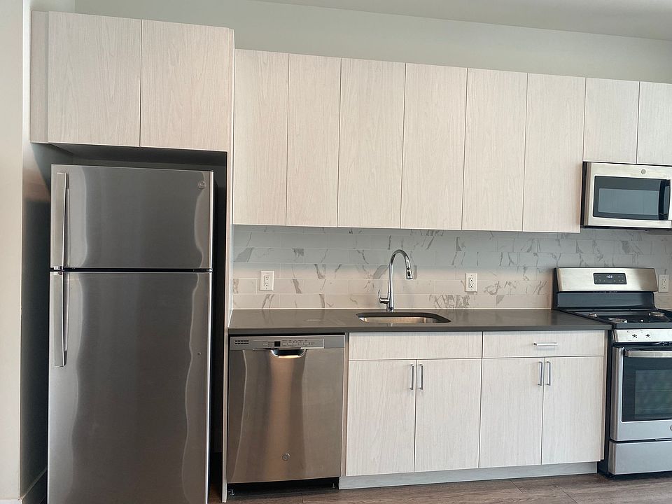 1st image of 475 William St #310