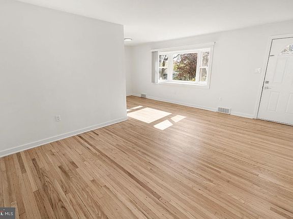 5th image of 1109 High St