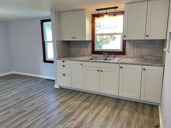 4th image of 609 E Charles St