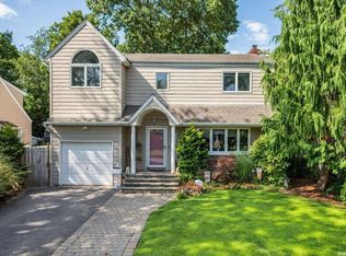 2031 Potter Ave, Merrick, NY 11566