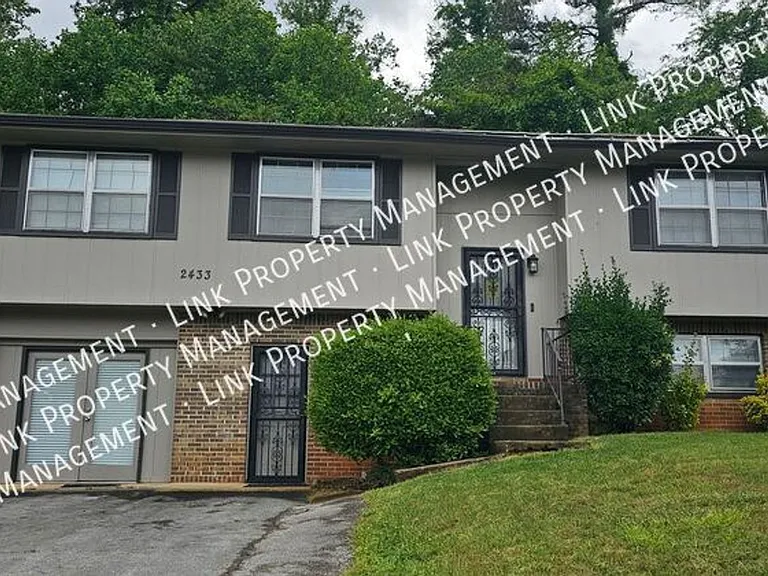2433 Meade Cir — Photo 12