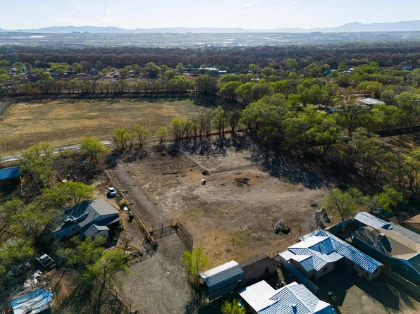 2224 Perry Rd SW, Albuquerque, NM 87105