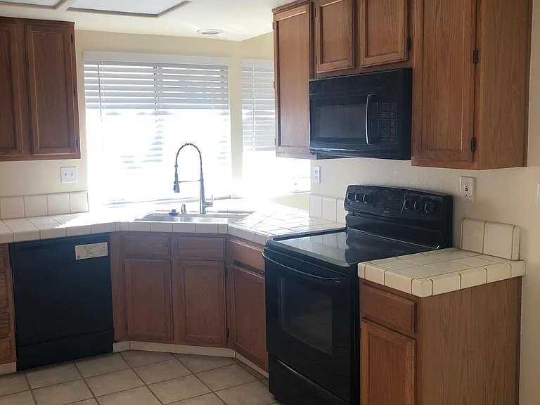 754 Cobble Hill Way — Photo 4
