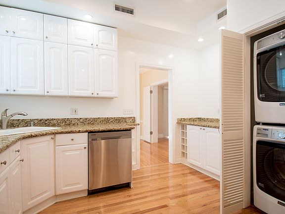Full Size Washer & Dryer in Unit