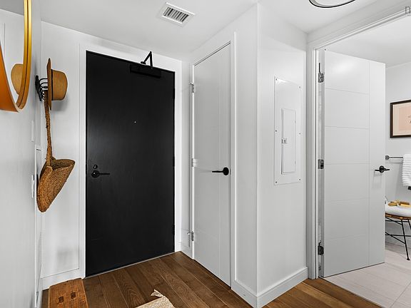 5th image of 1650 Granville St #1607