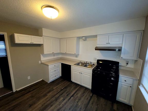 4th image of 5705 NE 51st St #Db76575b8