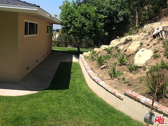 Pathway Between Two yards