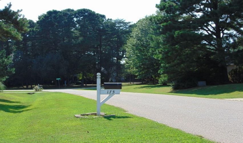 Exterior Neighborhood (street photo)