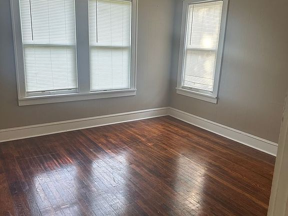 5th image of 2737 Murray St