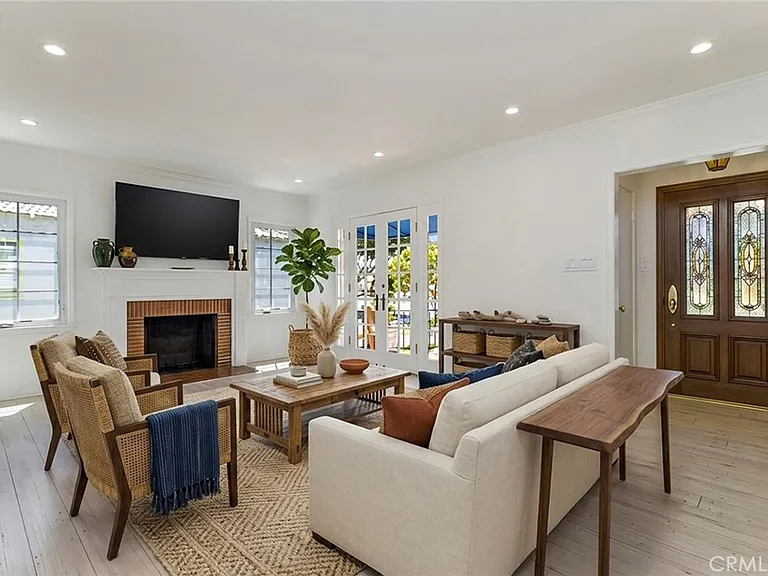 1332 Pearl St — Photo 3